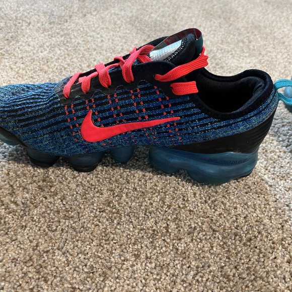 Nike youth vapormax Size 5 boys - Picture 4 of 4